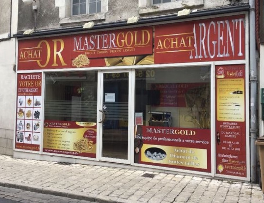 La véritable façade rouge et or de MASTERGOLD, au 40 rue Georges Clemenceau à Romorantin-Lanthenay