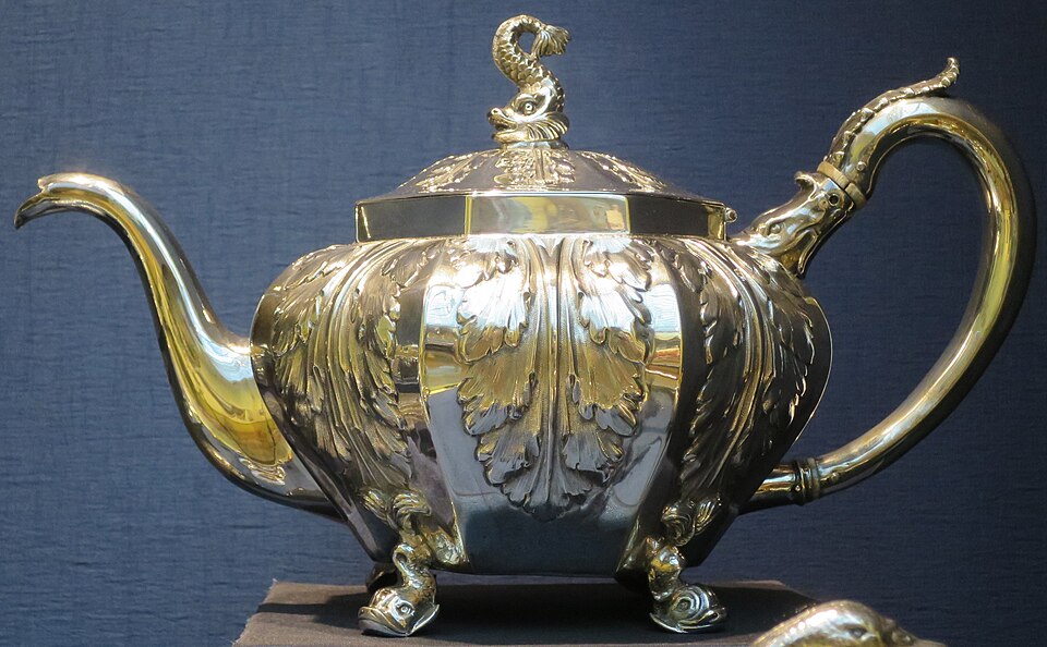 Théière ancienne en argent